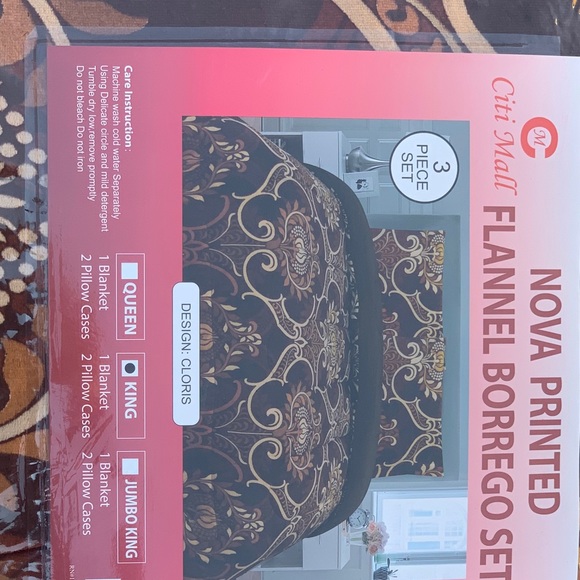 New King Blanket Cloris design. Bronw and white. - Picture 2 of 3